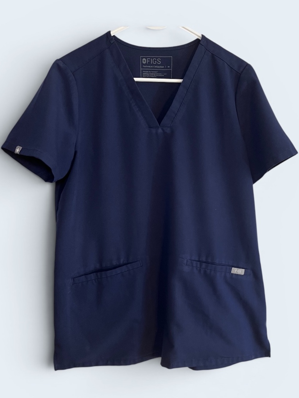 FIGS Navy Casma Three Pocket Scrub Top Size M